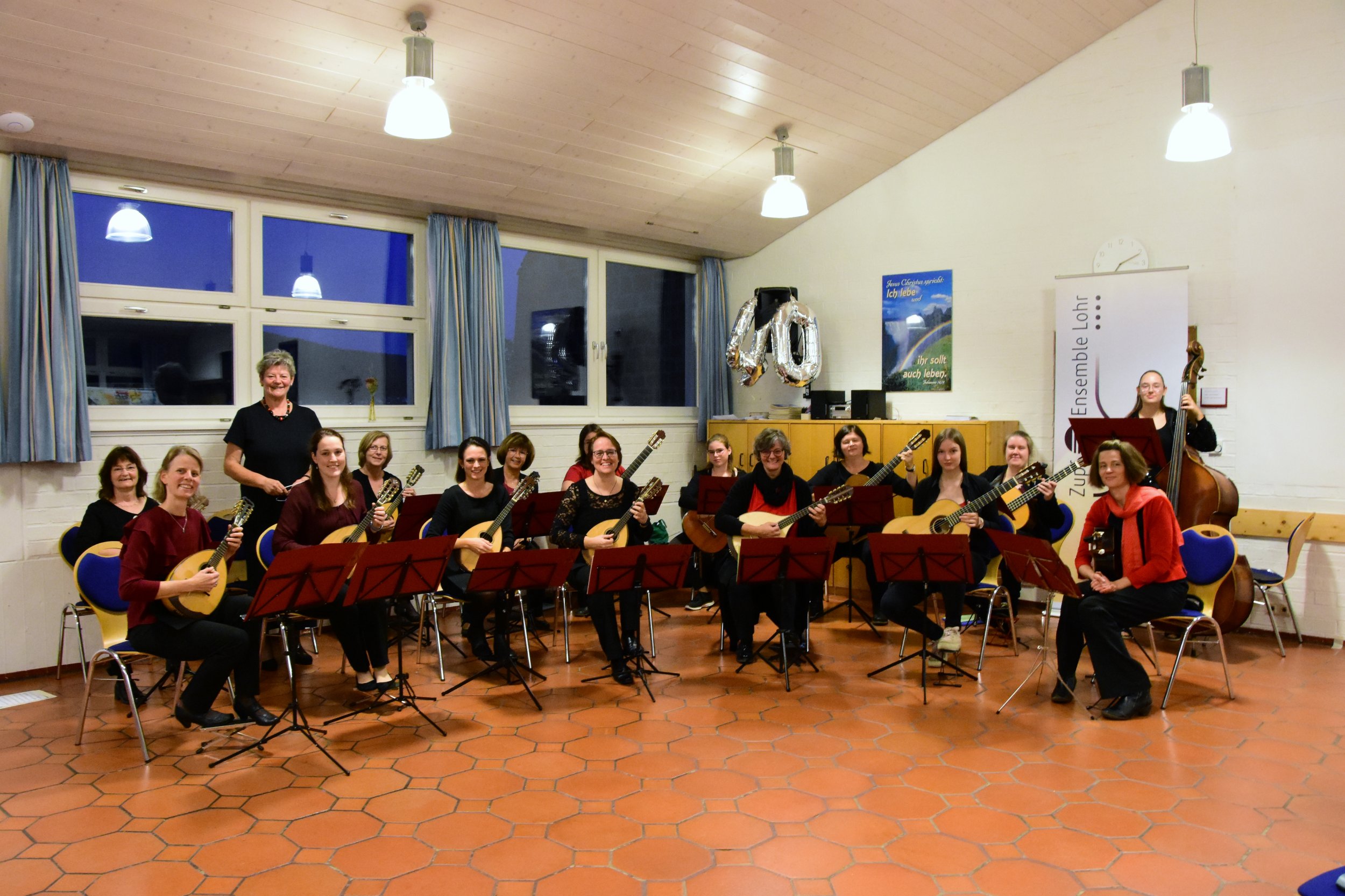 Gruppenbild Zupf-Ensemble Lohr | Foto: Ruth Graf Gruppenbild Zupf-Ensemble Lohr | Foto: Ruth Graf